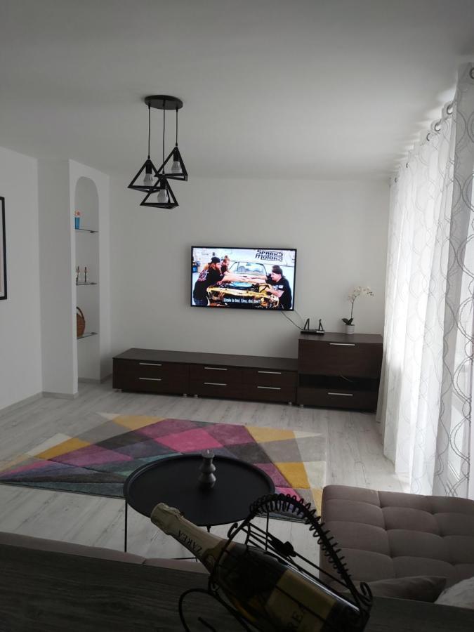 Chic Apartament Deva Esterno foto