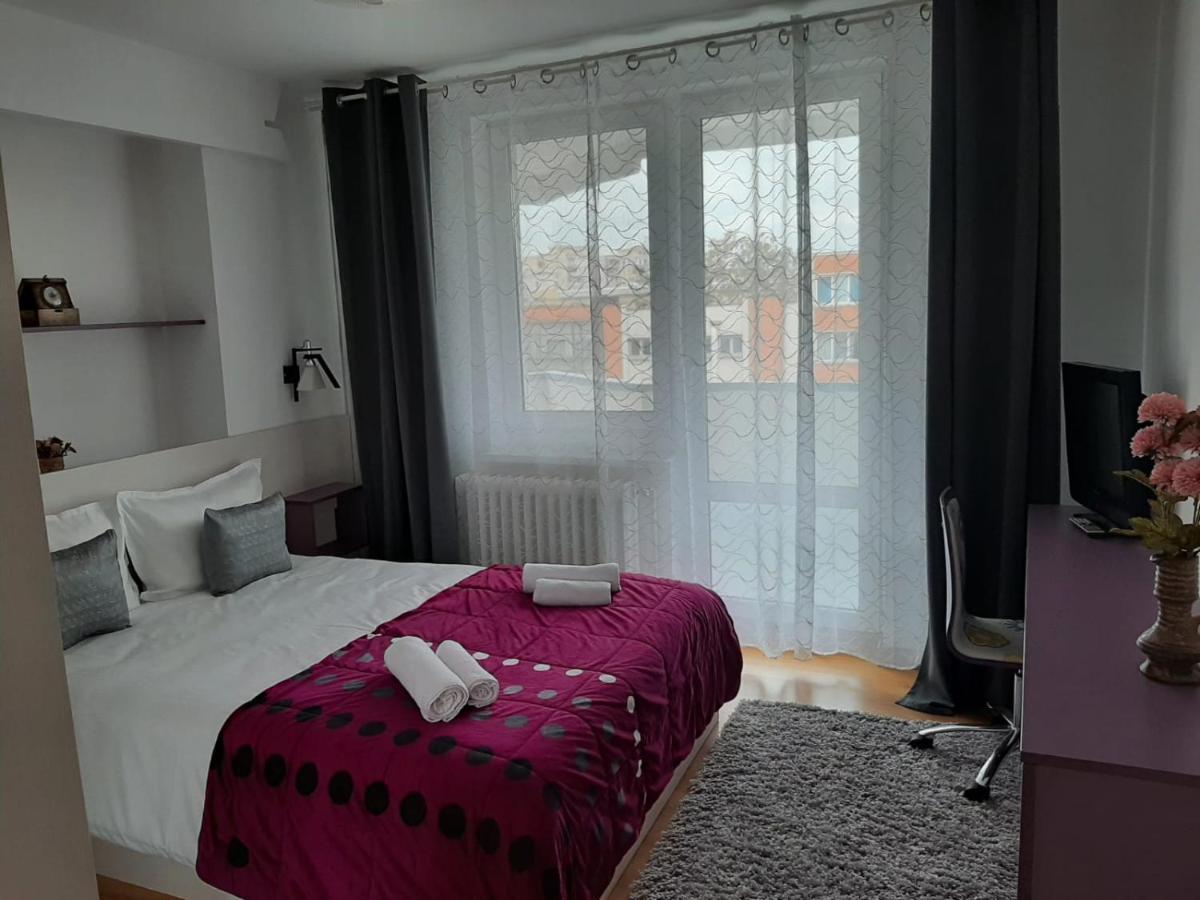 Chic Apartament Deva Esterno foto