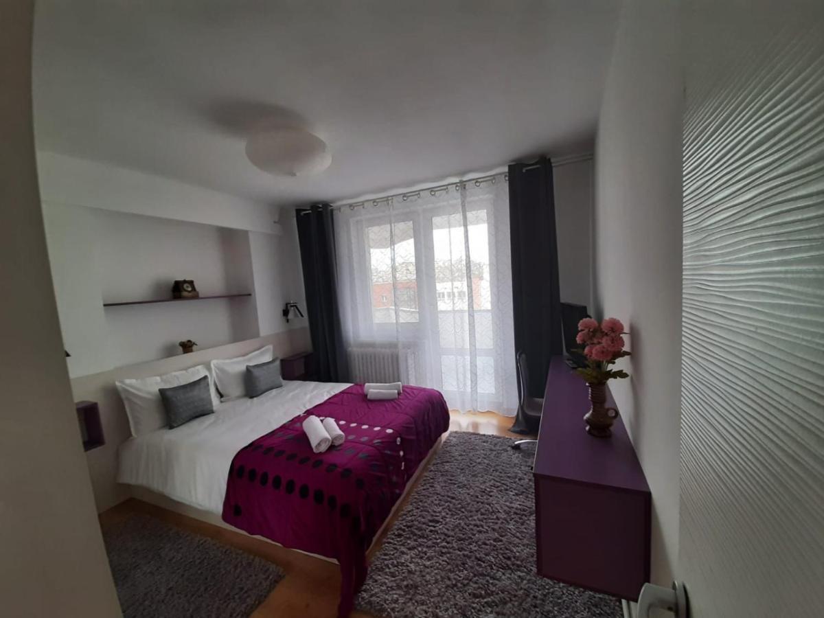 Chic Apartament Deva Esterno foto