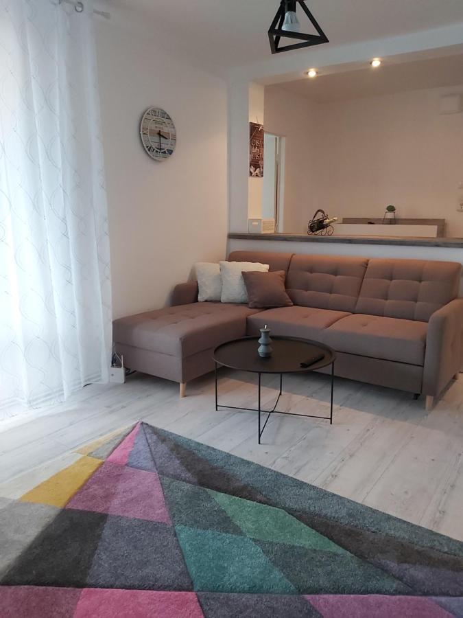 Chic Apartament Deva Esterno foto
