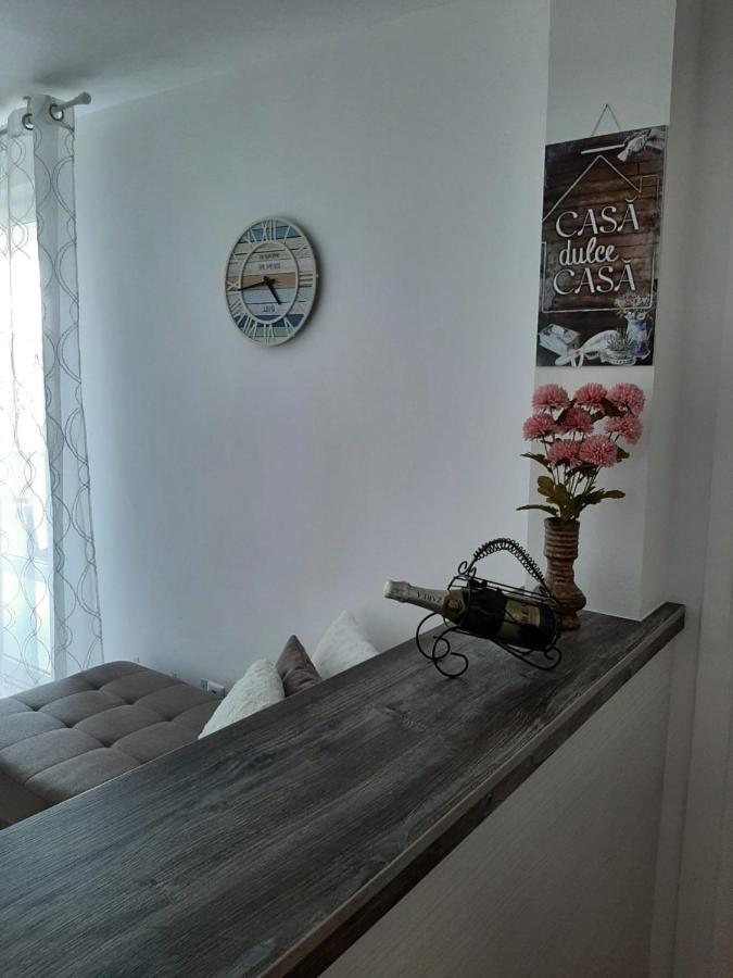Chic Apartament Deva Esterno foto